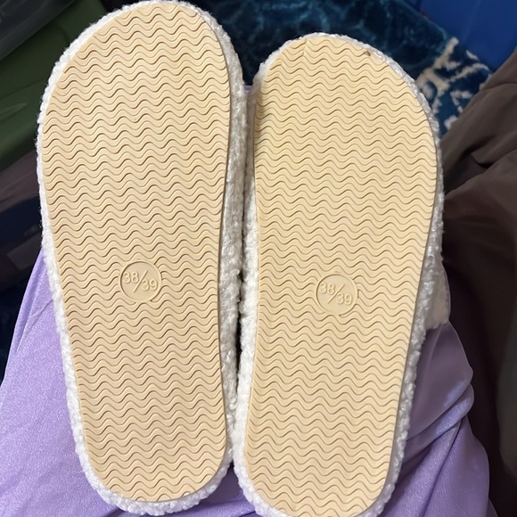 NWT Parlovable Fuzzy Slippers House Shoes Memory Foam Thick Sole 7-8 - Picture 4 of 8
